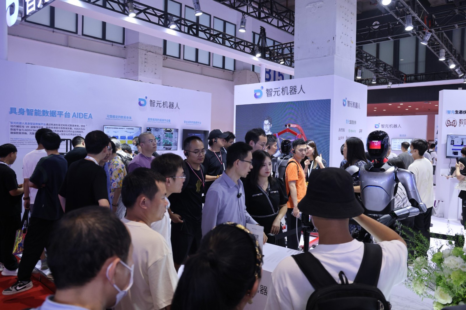 金年汇机器人亮相世界机器人大会WRC