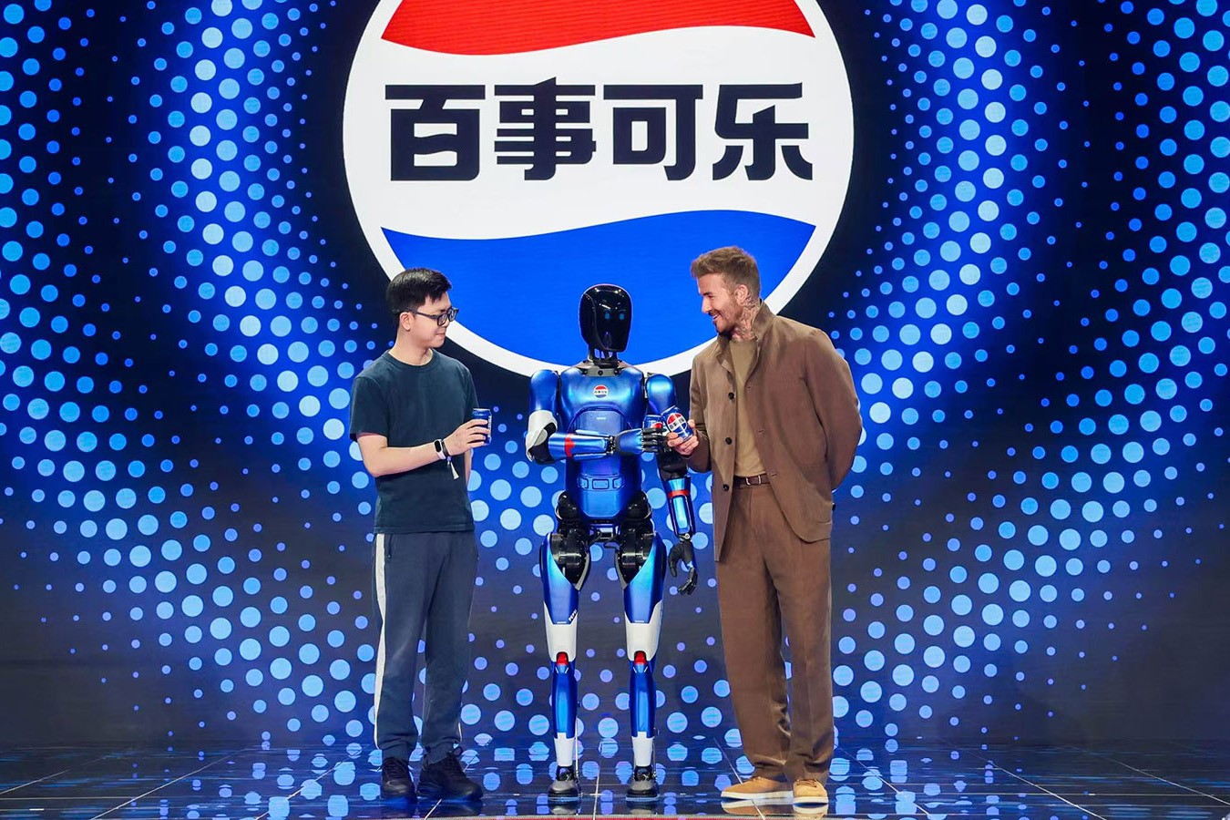 金年汇机器人携手百事中国共创“百事蓝宝” 共燃渴望新章